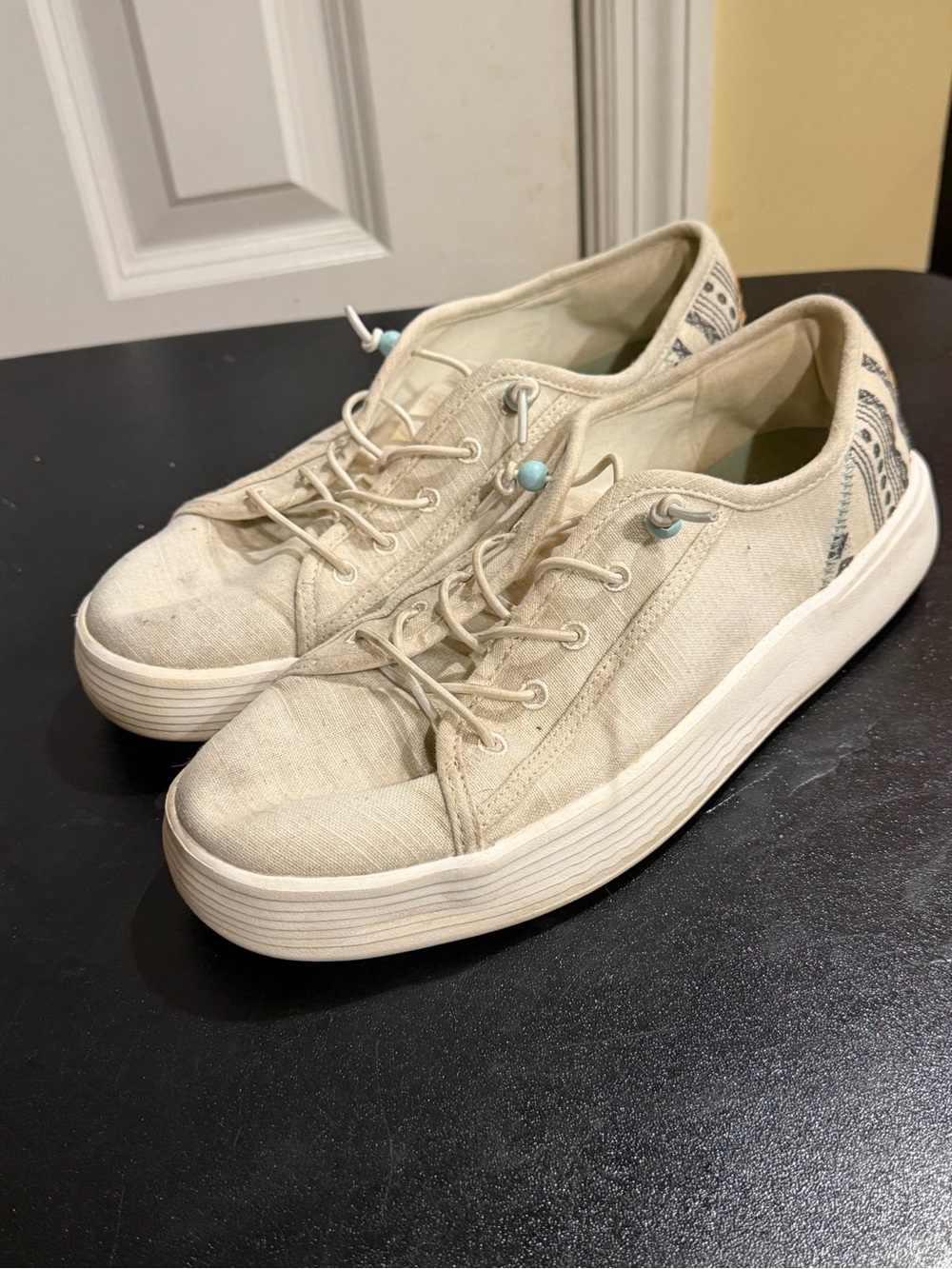 Hey Dude Baja Cream Canvas Shoes size 10